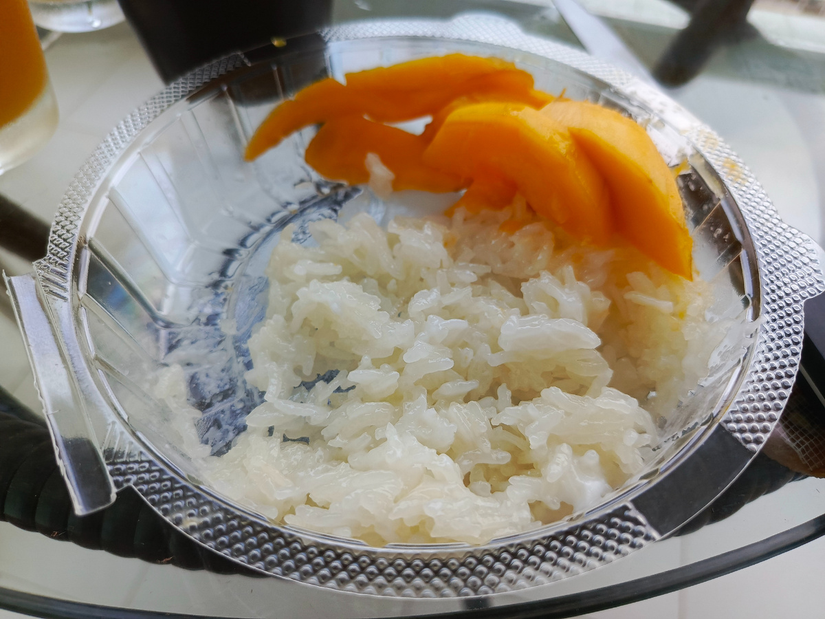 Я уже полила рис кокосовым молоком, которое идёт в наборе.