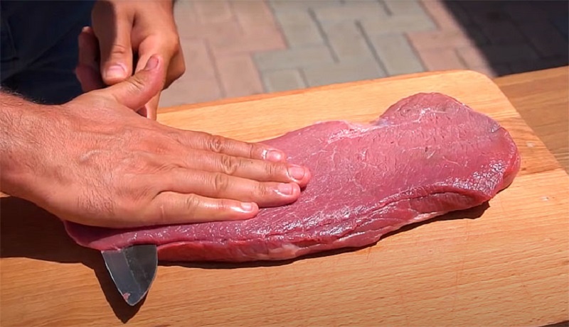 Как сделать идеальный сочный шашлык: секрет рулетиков из говядины с салом