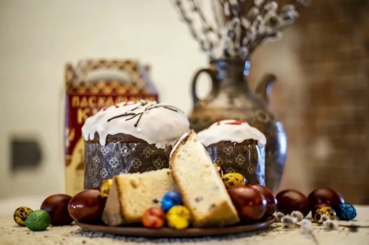    Кулич, творожная пасха и яйцо — это пасхальные символы светлого праздника