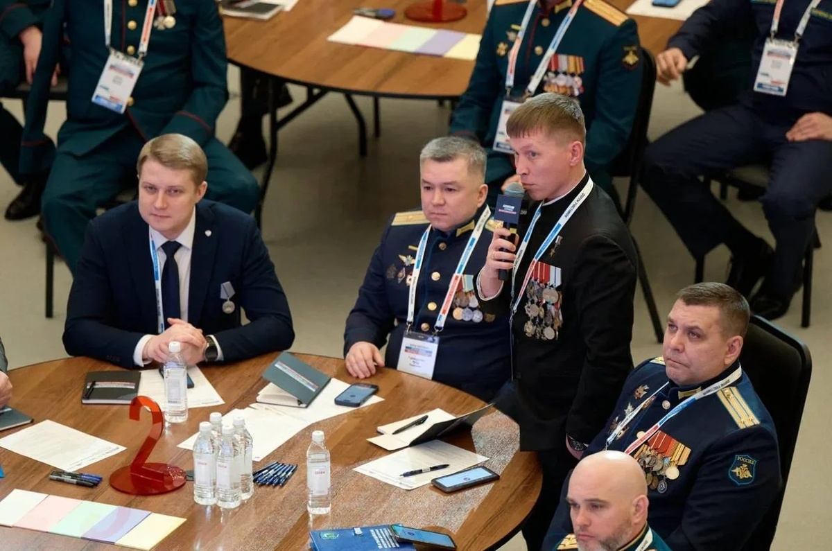 Бойцы СВО, финалисты кадровых программ, в течение нескольких дней перенимали опыт коллег и приглашённых экспертов на региональном форуме «Сенеж».