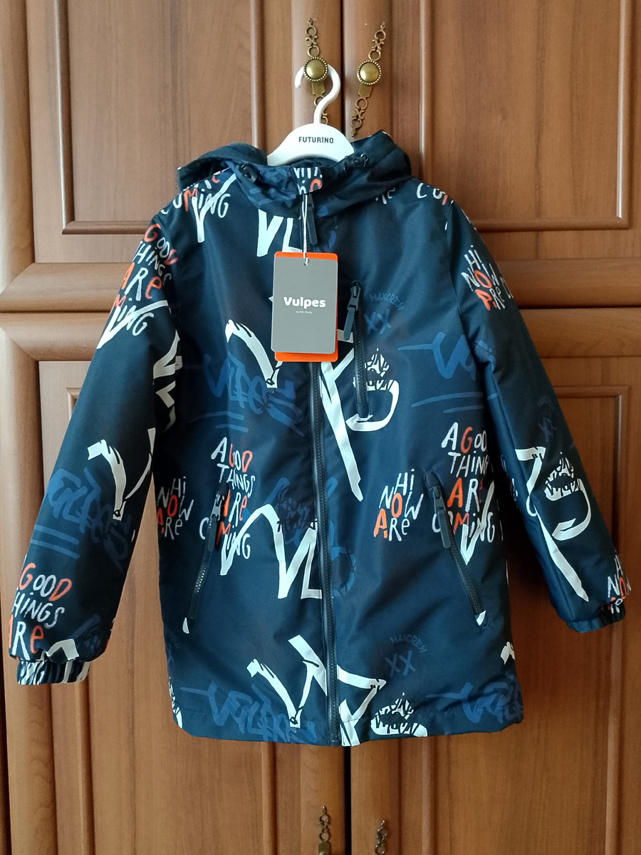 Куртка за 4400. С тремя карманами. 