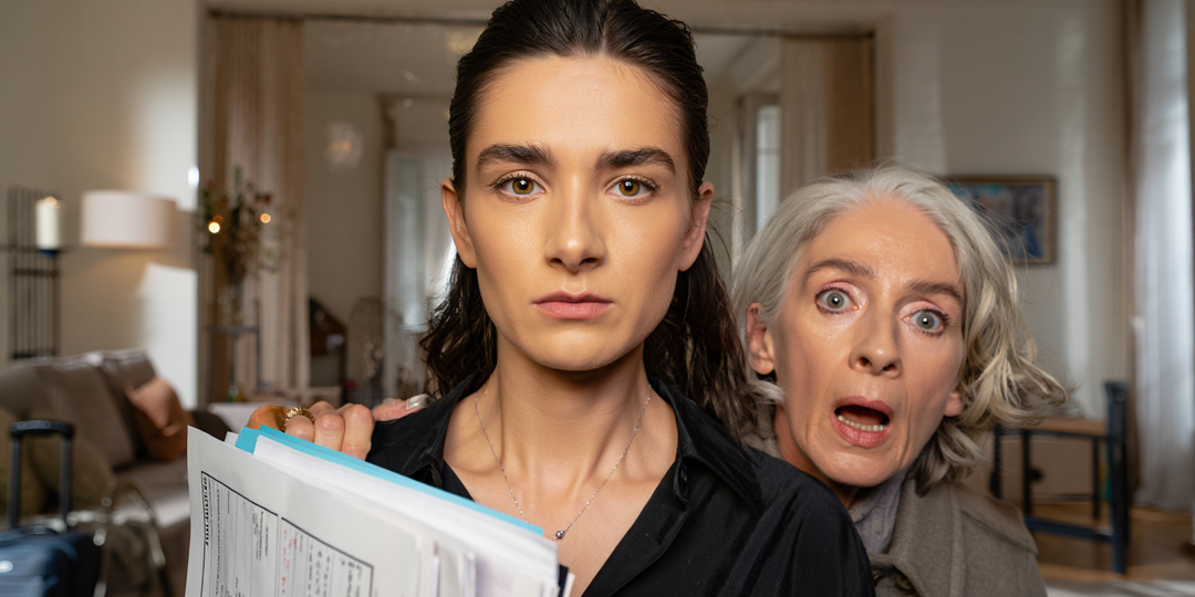 — Я посоветовалась с нотариусом, и эта квартира теперь моя тоже, — объявила свекровь, пока невестка молча открывала папку с документами