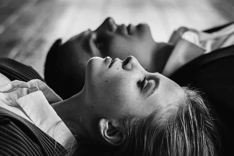 После 38 лет женщина уходит без драмы. Не потому что стала холоднее — а потому что стала честнее