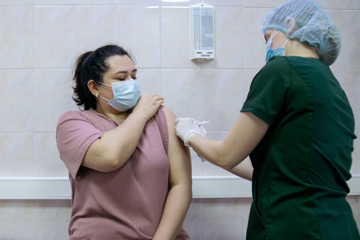    Онковакцину начнут применять по полису ОМС