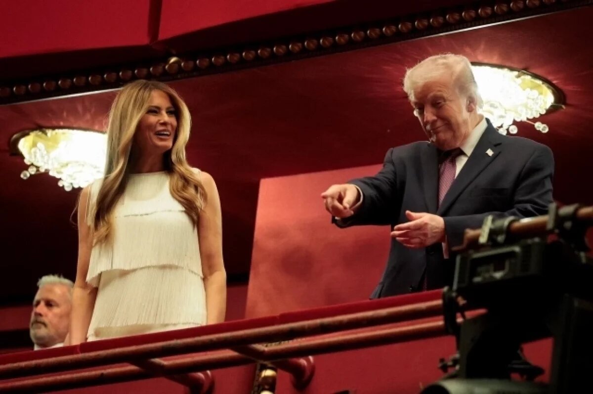    В Сети заподозрили, что Трамп на премьеру мюзикла привел двойника Мелании