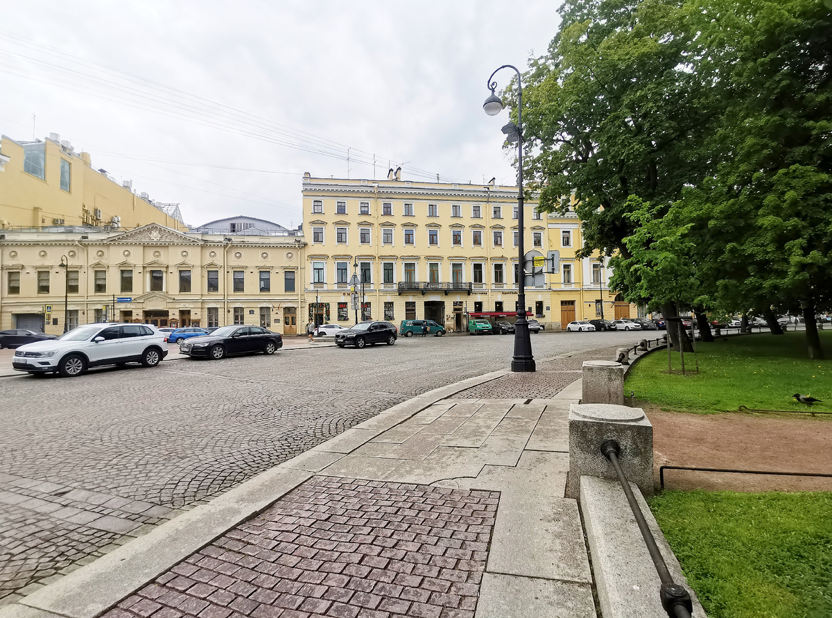 Площадь Искусств. Фото автора.