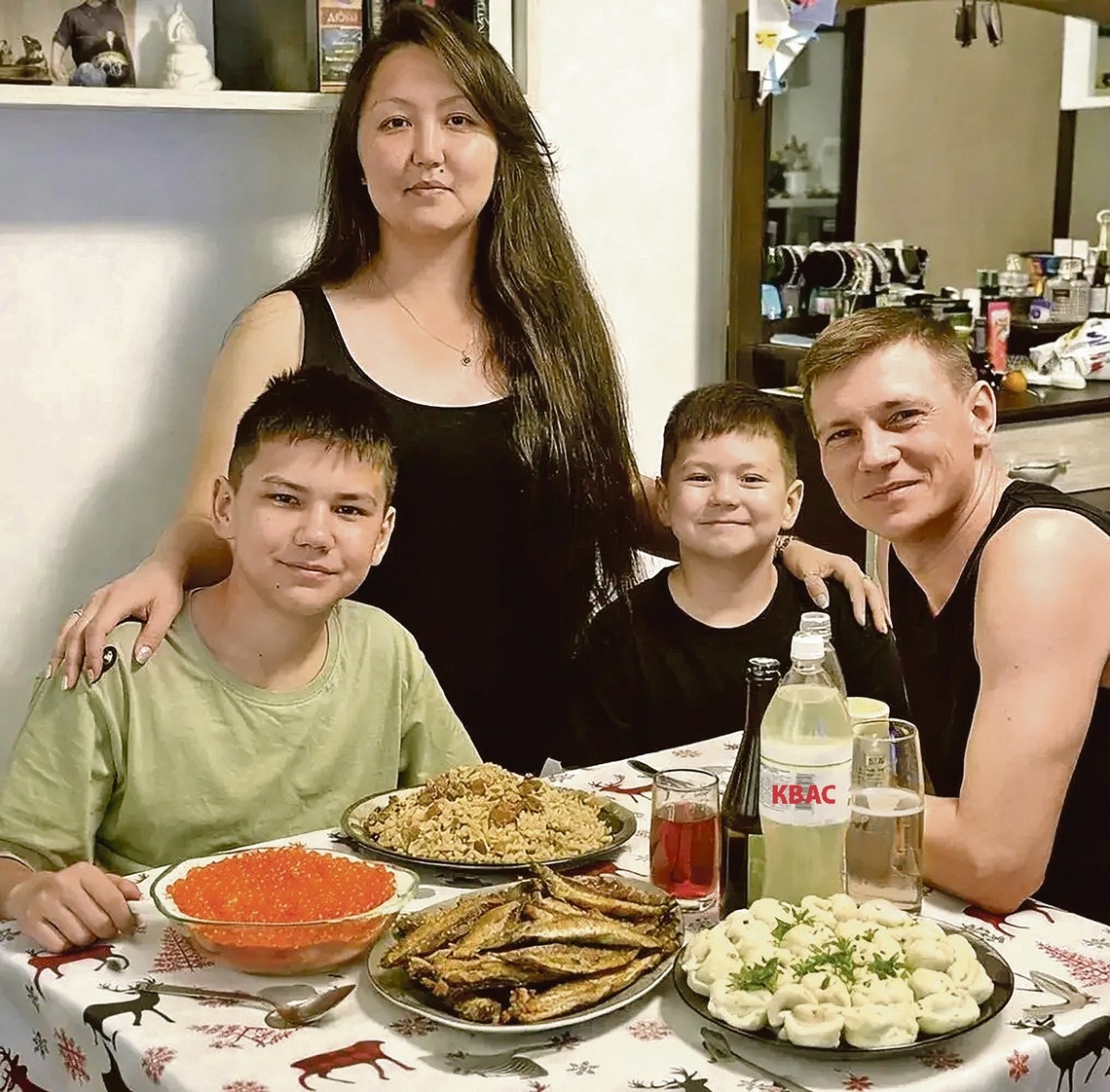 Семья Ходовых сейчас живёт в Добринке, ранее - на Чукотке. На их столе традиционные блюда трёх культур: северные корюшка и икра, азиатские плов и манты, русские квас и картошка. Сочетание севера, востока и среднерусской равнины.