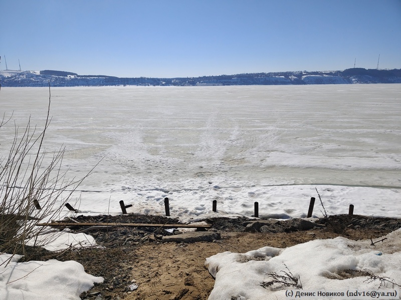 Фото сделано с берега казанского микрорайона Аракчино. Напротив - Печищи и Верхний Услон