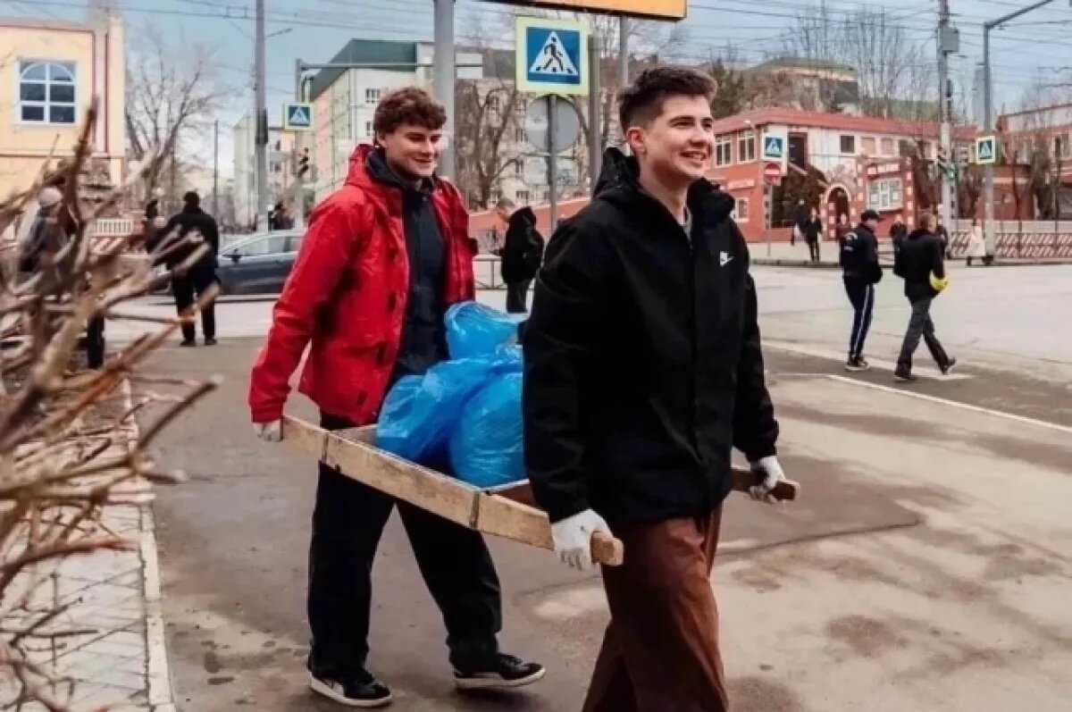   В Саратове в первом весеннем субботнике приняло участие более 3000 человек.