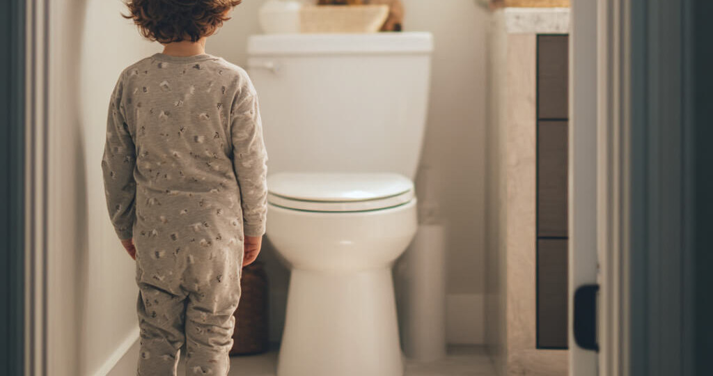 Почему дети младшего возраста склонны к функциональным запорам?