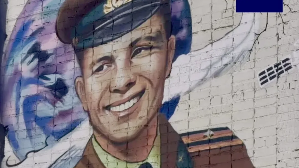    В Нижневартовске портрет Юрия Гагарина украсил фасад детского сада