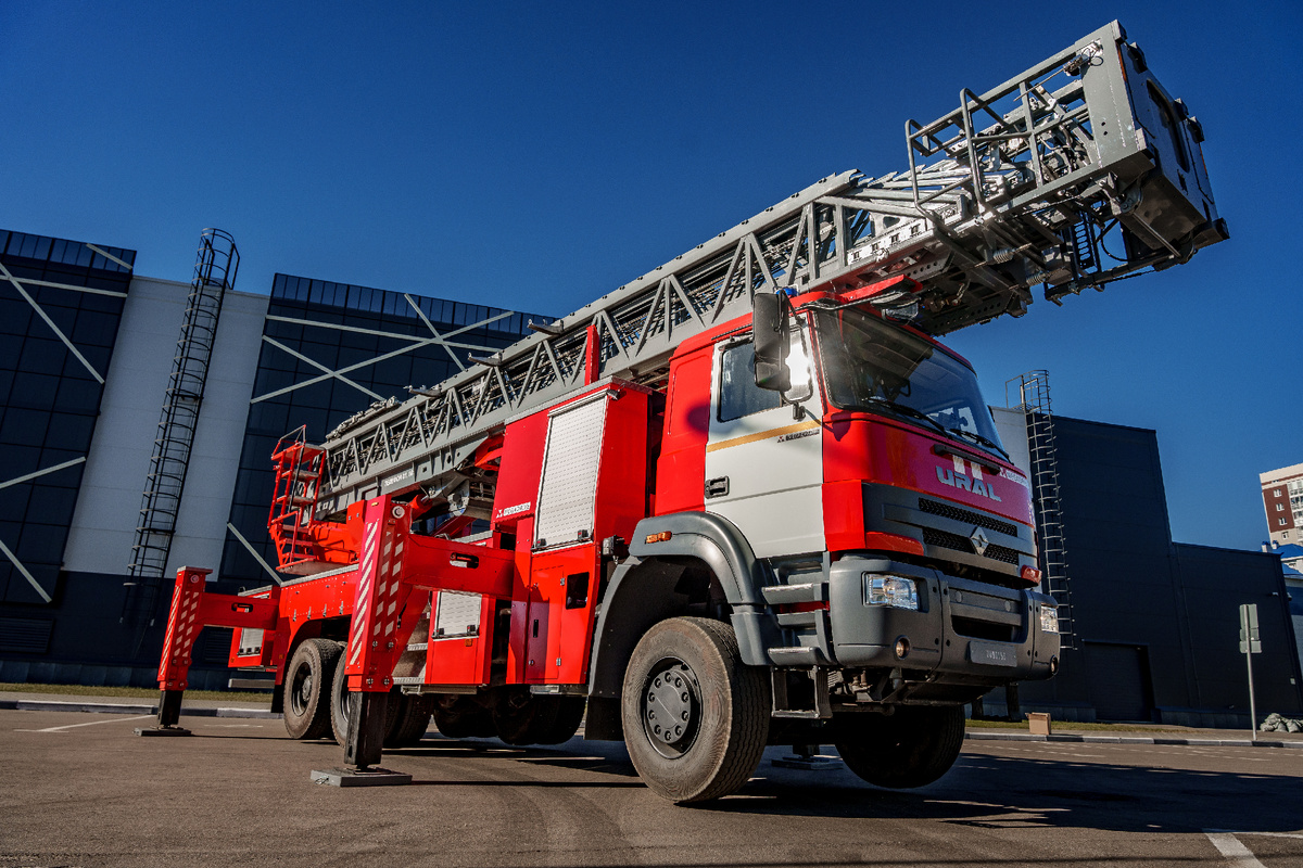АЛ-52 предназначена для спасения людей с 17 этажа 