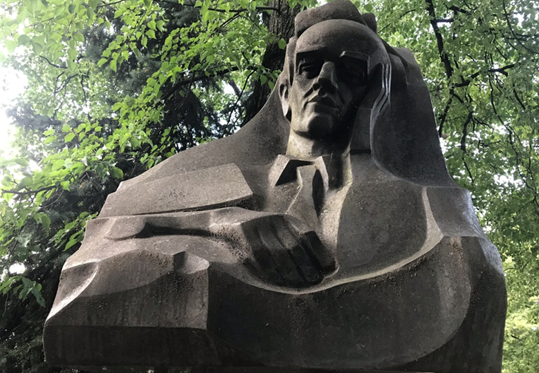 Могилы знаменитостей, день памяти которых отмечают 1 апреля