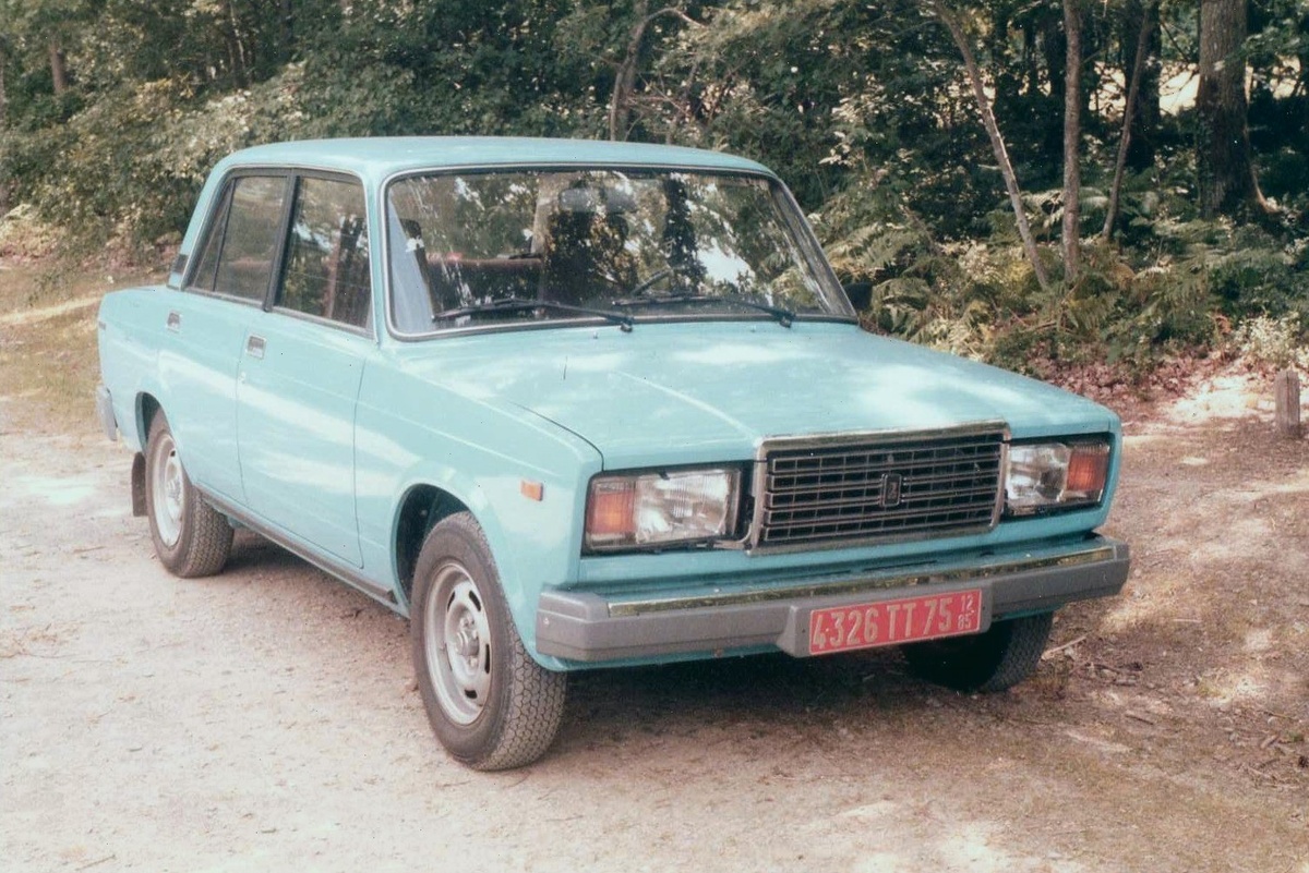 Lada Nova (ВАЗ-2105) в Австрии стоила около 45 000 шиллингов, что было примерно на треть дешевле VW Golf. Именно цена стала её главным козырем.