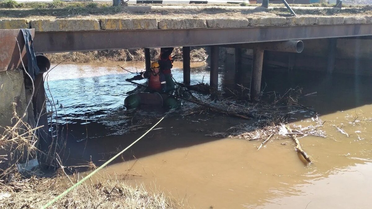    В Оренбургской области пятый день ищут пропавшего в ручье ребенка