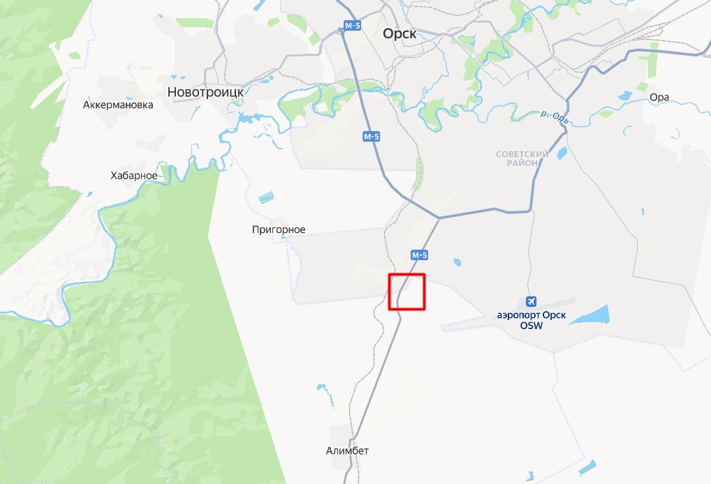    В нейтральной зоне границы Казахстана и Оренбургской области столпотворение. Для граждан РФ отдельная очередь, но иностранцы периодически ее перекрывают