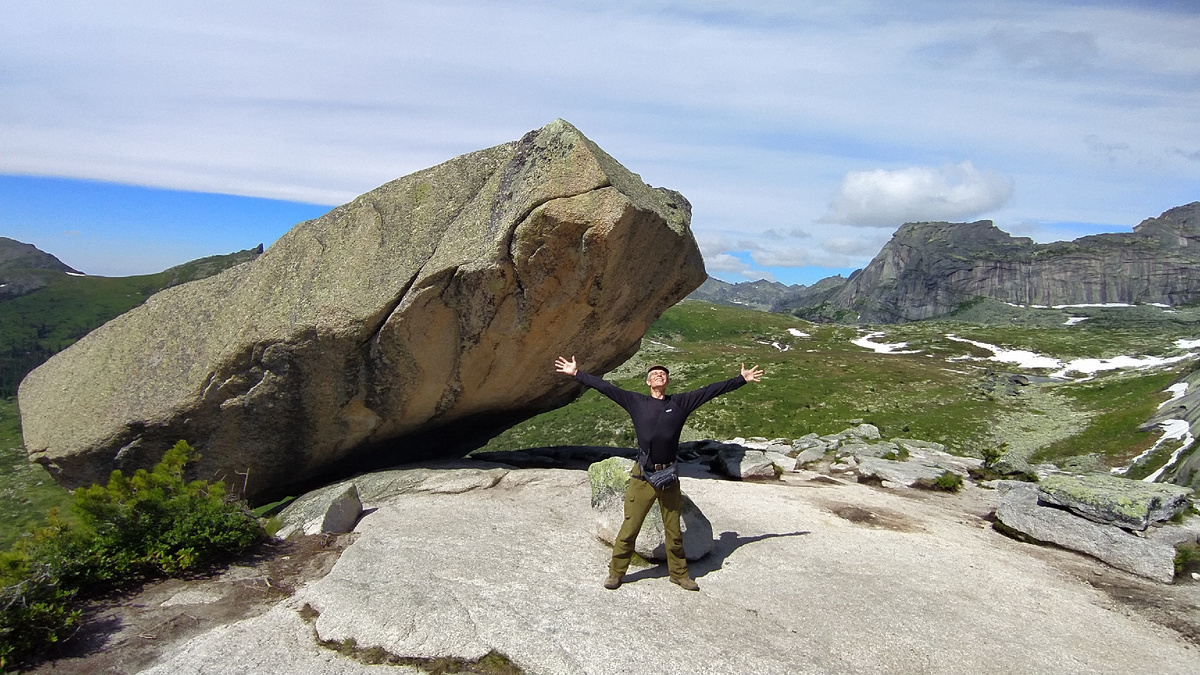 Ергаки. Висячий камень