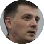 «Гос­ду­ма и Со­вет Фе­де­ра­ции те­ря­ют свою при­вле­ка­тель­ность, если рас­смат­ри­вать их как ин­стру­мент за­щи­ты ак­ти­вов или ин­те­ре­сов. На этом фоне вста­ет во­прос к са­мо­му ман­да­ту: на­сколь­ко из­ме­нит­ся со­став тех, кто за­хо­чет по­пасть в залы, ко­то­рые боль­ше не обес­пе­чи­ва­ют та­кой за­щи­ты», – от­ме­ча­ет Гу­сий, ука­зы­вая, что ан­ти­кор­руп­ци­он­ная по­вест­ка на­чи­на­ет пря­мым об­ра­зом вме­ши­вать­ся в ре­кру­ти­ро­ва­ние ре­ги­о­наль­ных элит.