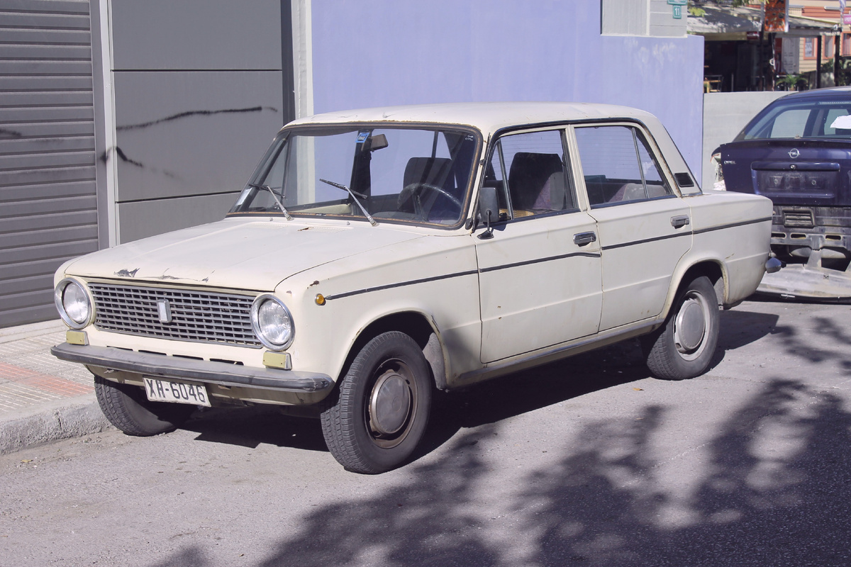«Советский брат» Fiat 124. ВАЗ‑2101 получил усиленную подвеску, увеличенный клиренс и барабанные тормоза сзади — адаптация под советские реалии.
