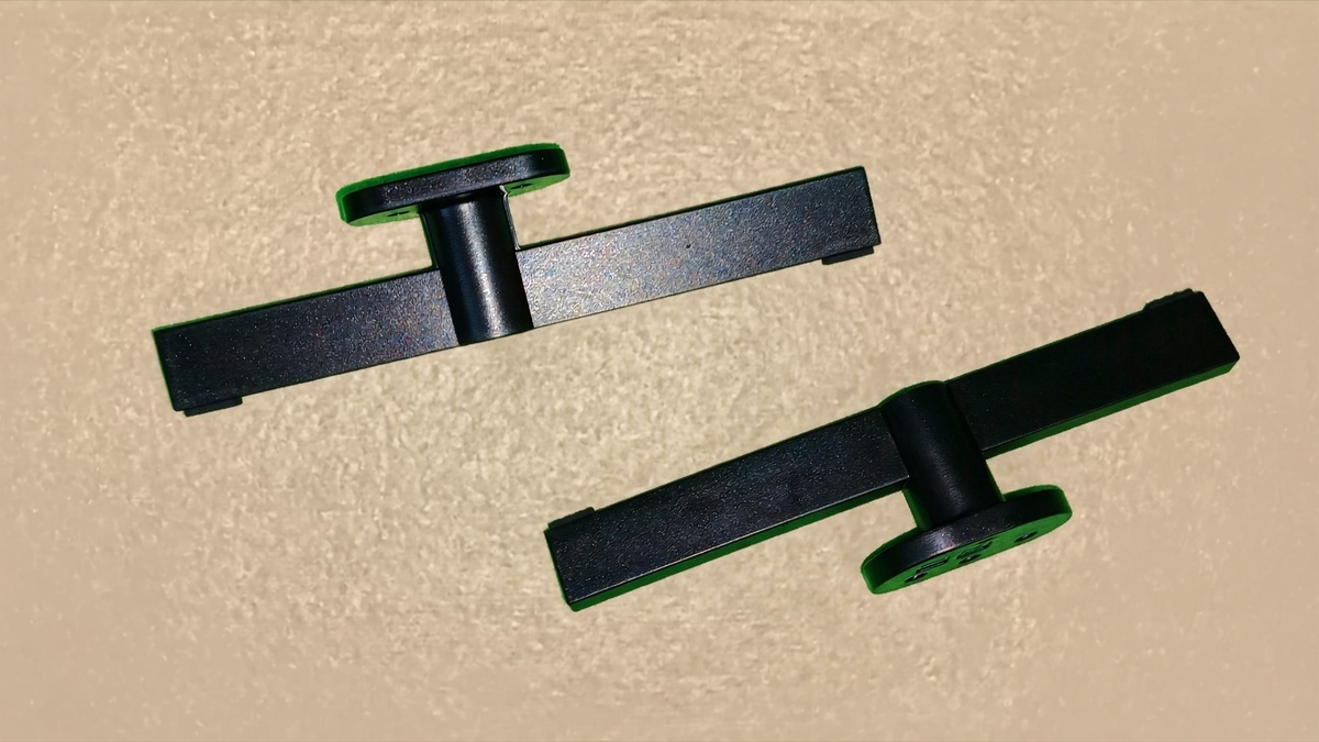 Ножки. Не очень красивые, зато устойчивые.