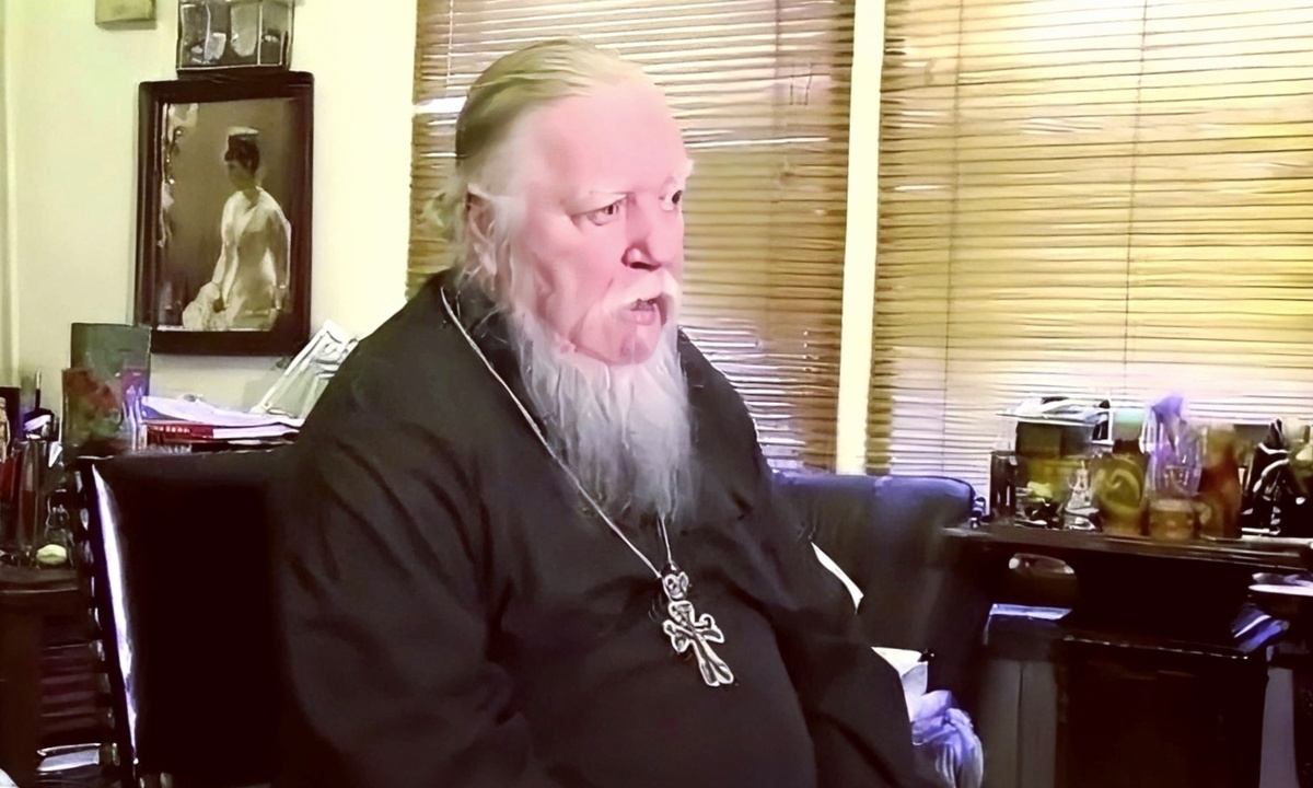 Димитрий Смирнов (07.03.1951 — 21.10.2020 гг.) — протоиерей, церковный и общественный деятель.