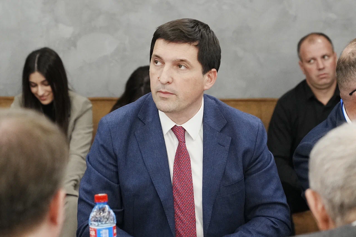   Джамал Алиев генеральный директор АО «Махачкалинский морской торговый флот» на конференции. Источник: Пресс-служба АНО СК «Каспий 2030».