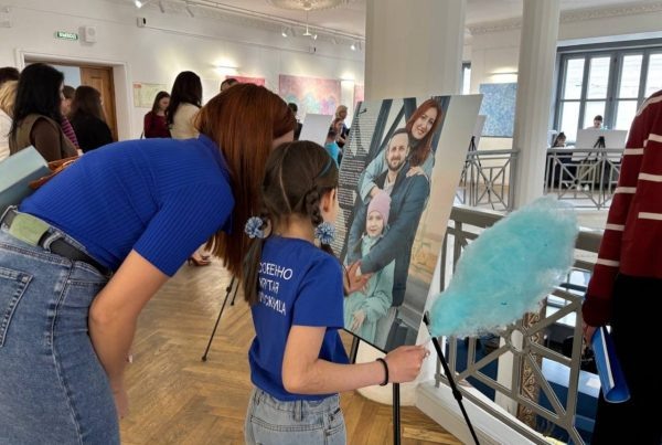 «Общество не злое, а малоинформированное»: родители детей с аутизмом рассказали, что их задевает больше всего  📷
