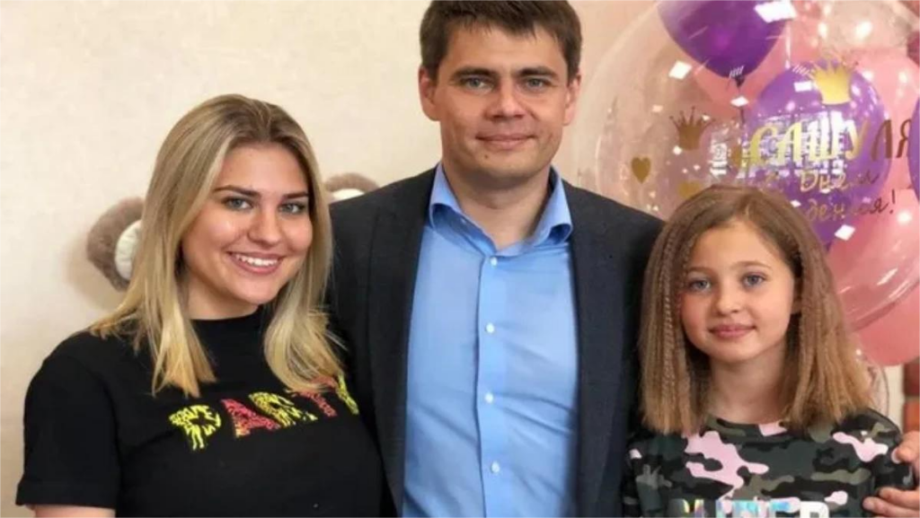    Сергей Боярский с дочерьми. Фото: соцсети