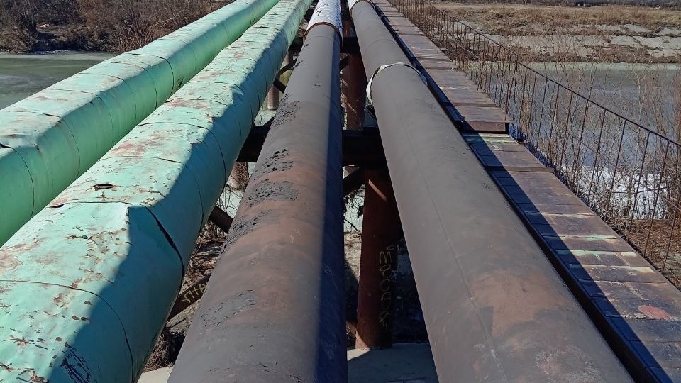 Трубы грели улицу всю зиму в районе Пожарки