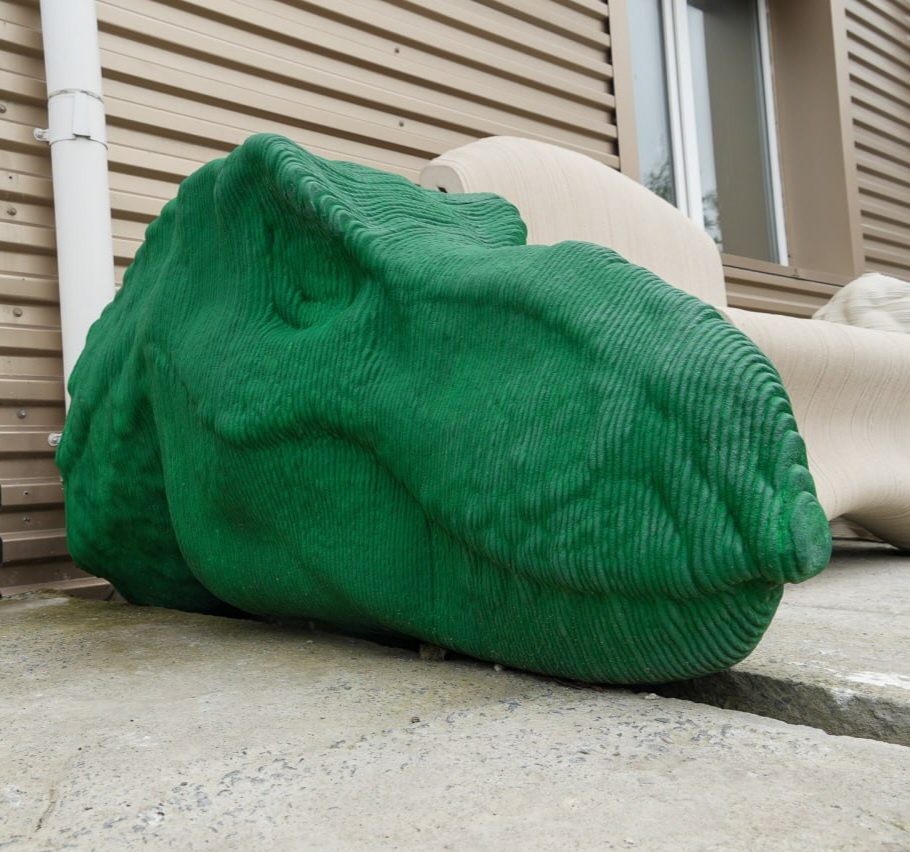 Голова динозавра напечатана бетоном на 3Д принтере Лерто