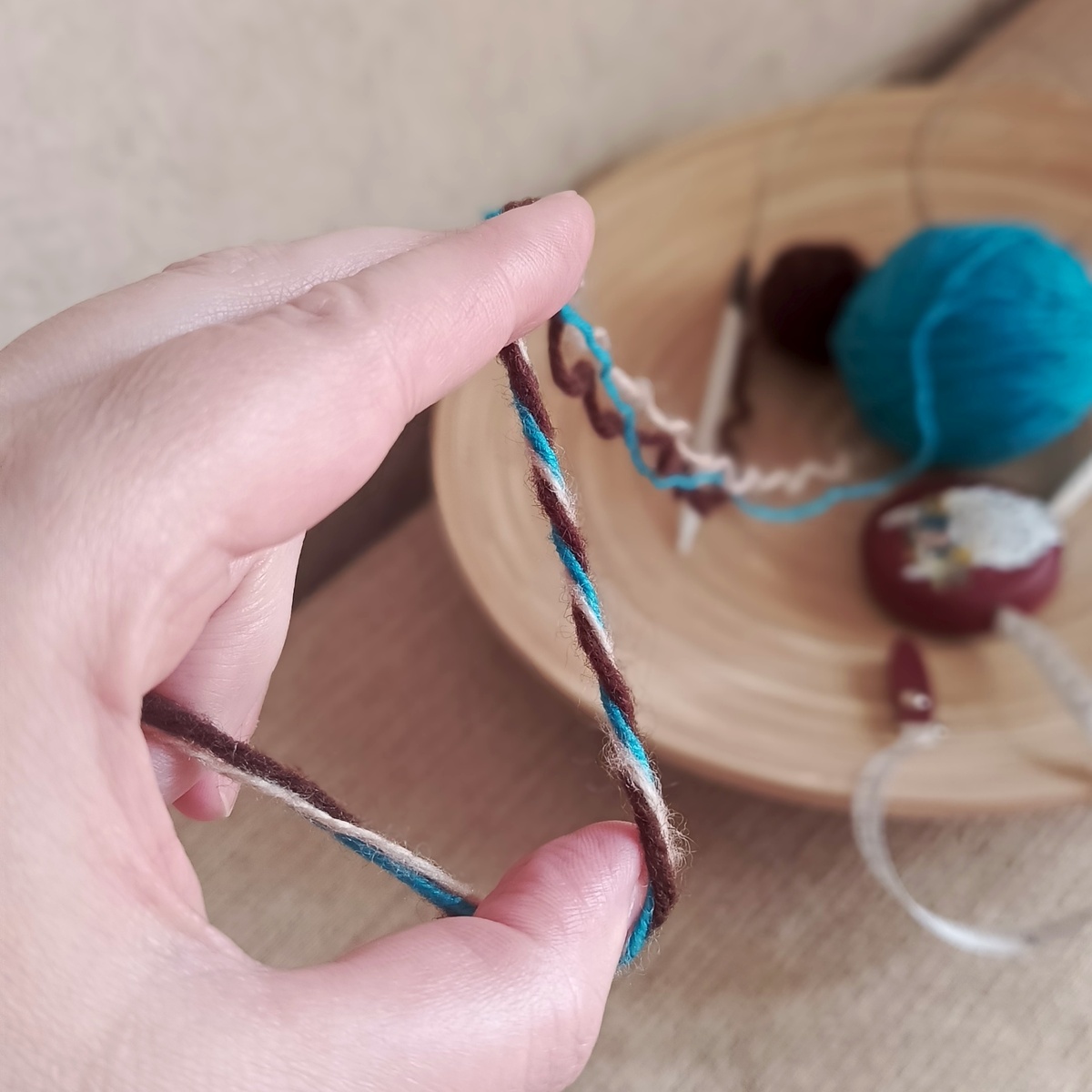 Пряжа в три нити