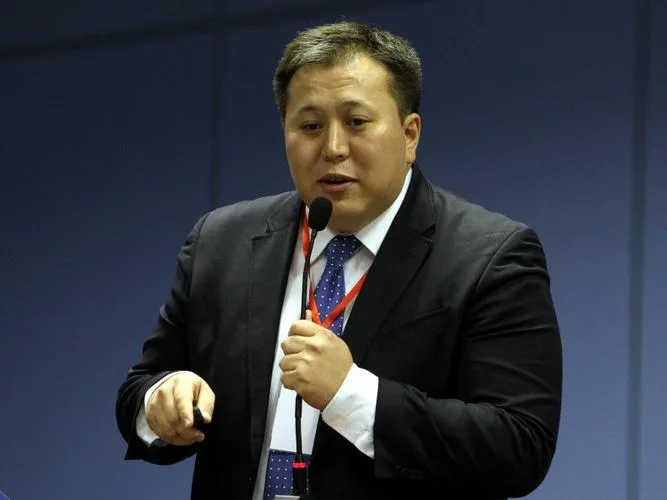   Азис Абакиров, предприниматель, основатель Парка высоких технологий Кыргызстана (ПВТ), Кыргызской ассоциации разработчиков программного обеспечения и услуг (КАРПОУ) и IT-академии.