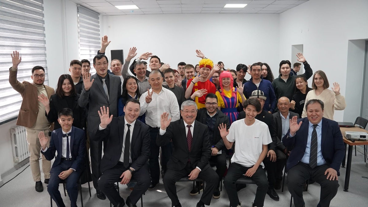    В ПВТ стараются работать системно: поддерживать образование, инвестировать в кадры, запускать свои программы, сотрудничать с университетами и с Академией наук.