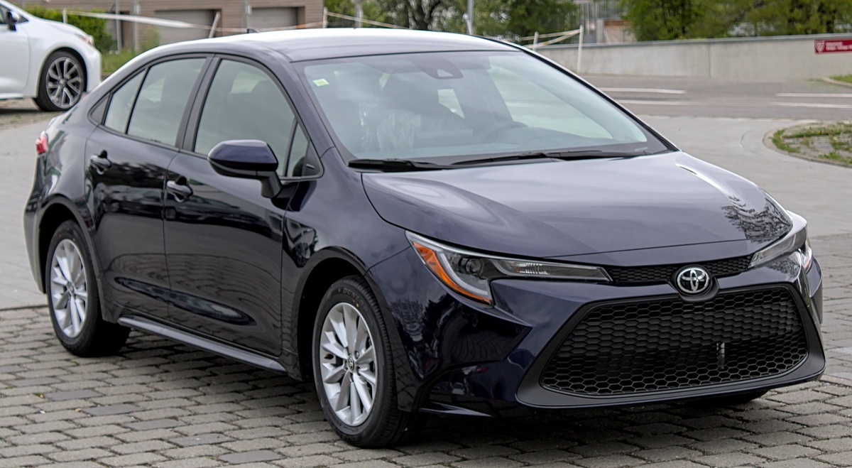 Toyota Corolla (E210) седан. Источник: wikipedia