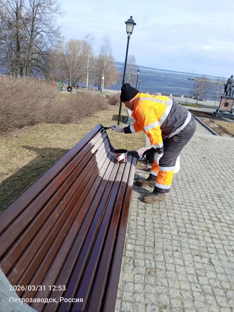    Осторожно! Окрашено! Подрядчик в Петрозаводске приступил к весенним работам Администрация Петрозаводска