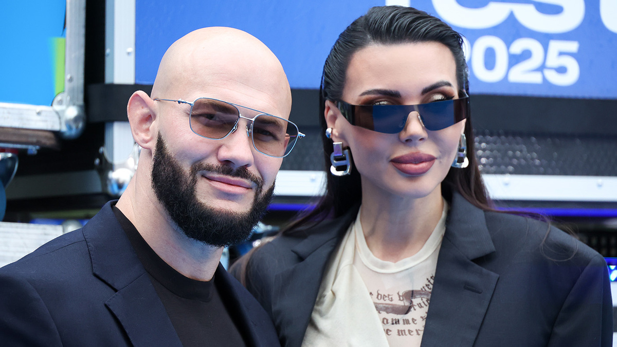   Сергей Фадеичев / ТАСС- Архивное фото. Певец Джиган и Оксана Самойлова