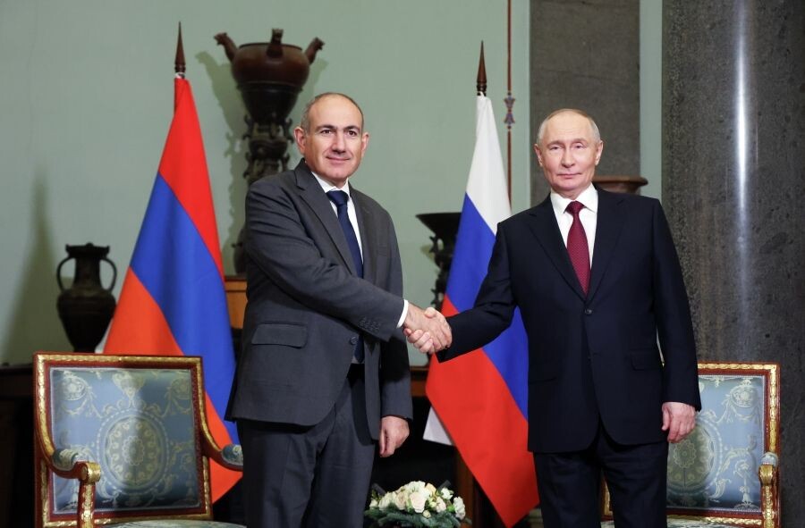   Владимир Путин и премьер-министр Армении Никол Пашинян / Источник: © Александр Казаков/POOL/РИА Новости