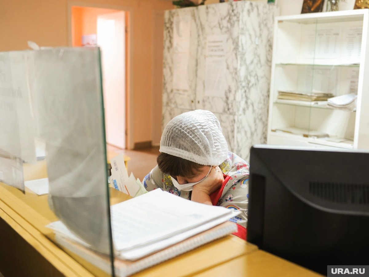     Пациенты пожаловались на огромные очереди и отсутствие медиков в больнице (архивное фото)