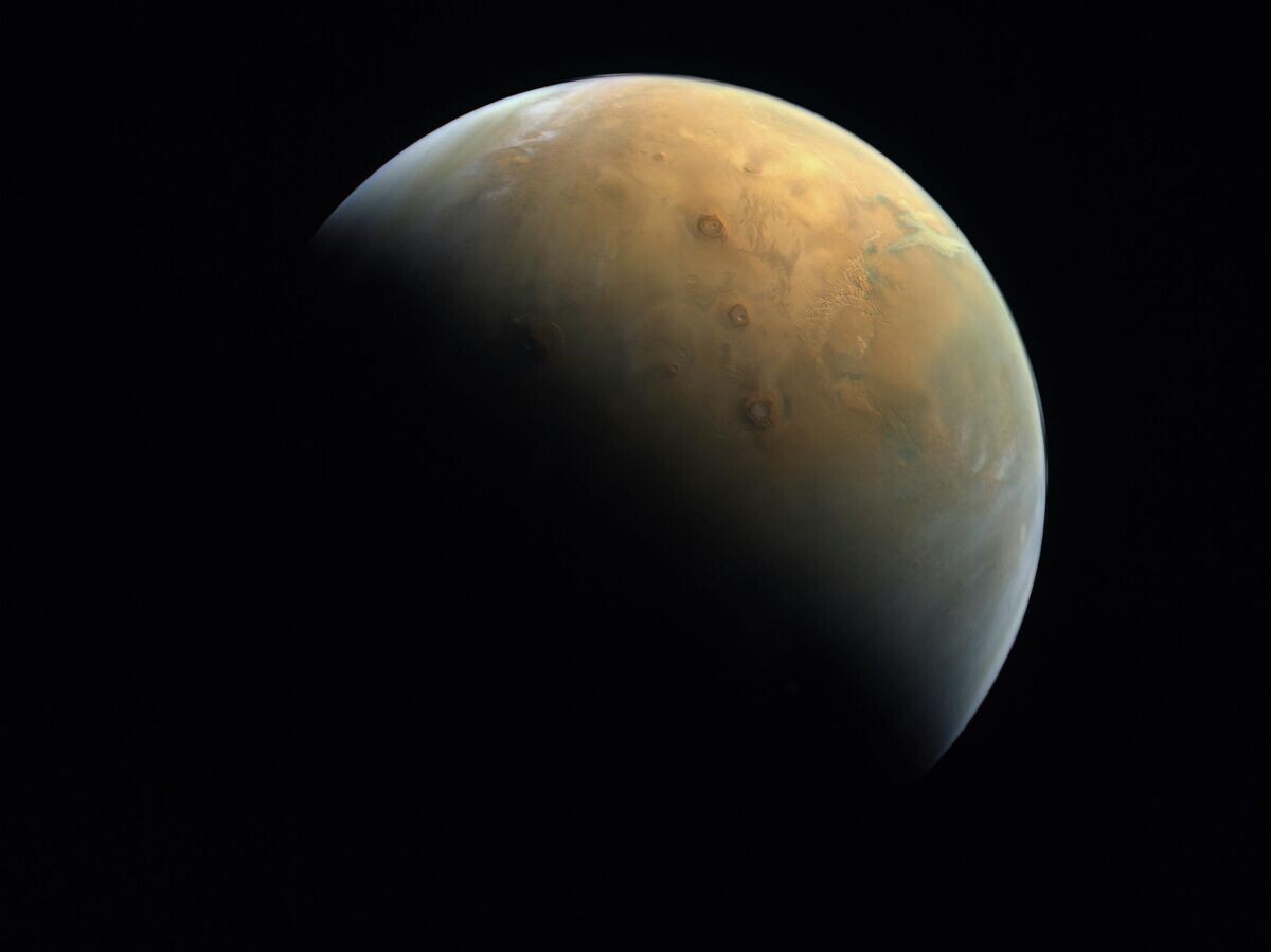    Планета Марс на снимке, сделанным зондом "Amal" 10 февраля 2021 года | © AP Photo / Mohammed bin Rashid Space Center