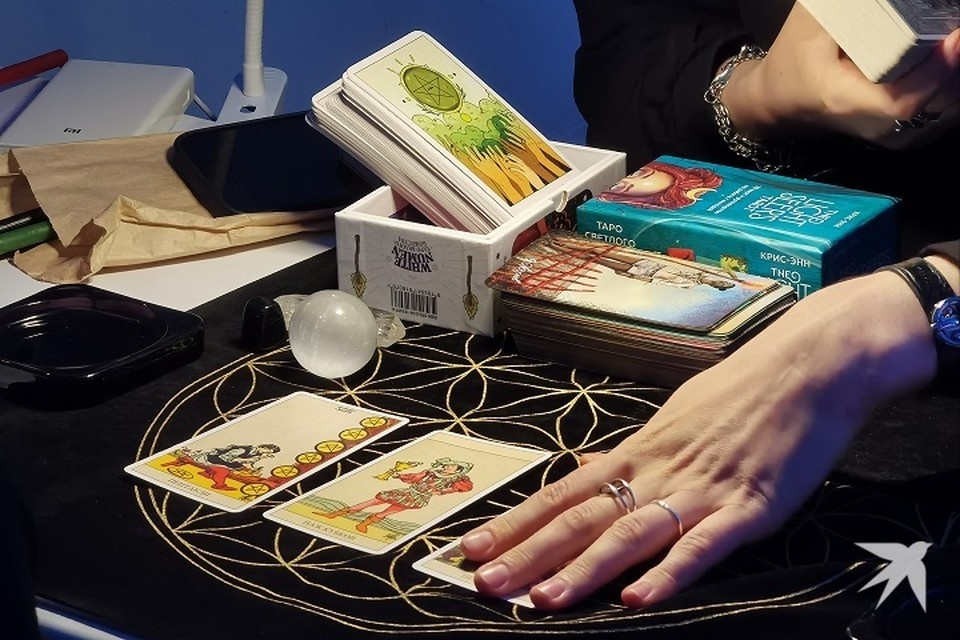    Свердловчанка перевела «тарологу» 300 тысяч рублей за «любовный расклад» Алексей БУЛАТОВ