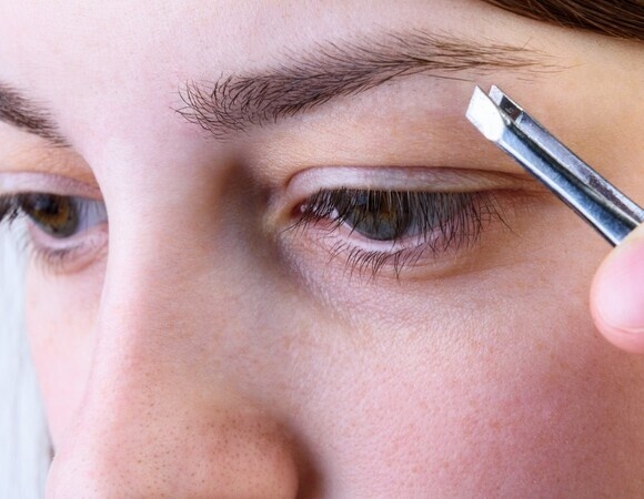 Никаких нарисованных бровей: как накраситься за 2 минуты - метод "Три точки" от визажистов