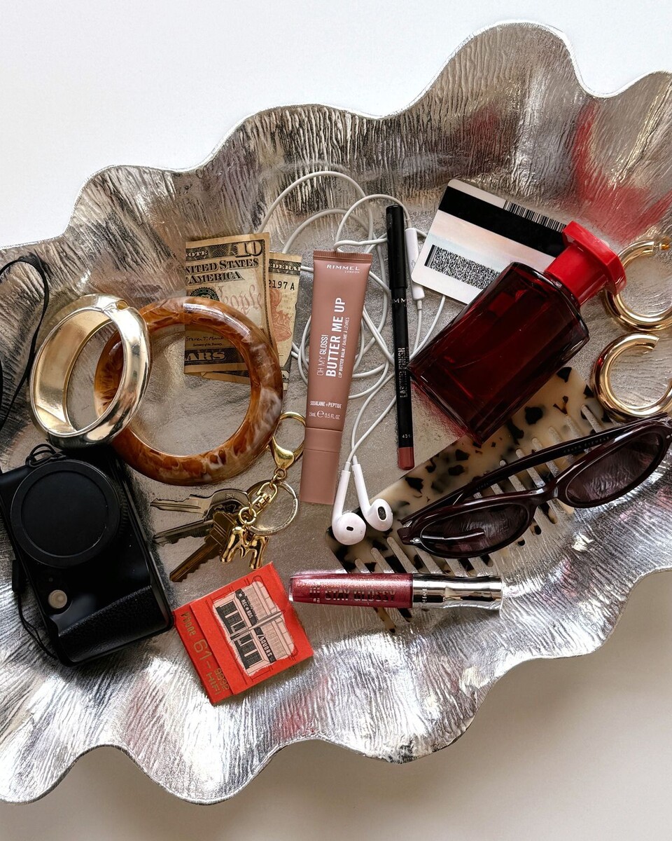 Purse Bowl (дословно — «миска для сумки») — это ёмкость, куда можно сложить содержимое сумки перед тем, как переложить его в другую. 