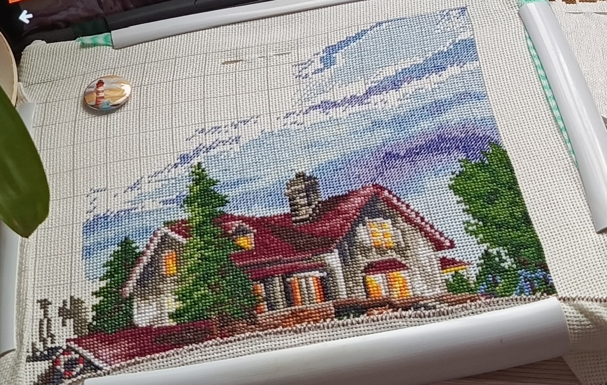 Вышивается правый верхний угол..