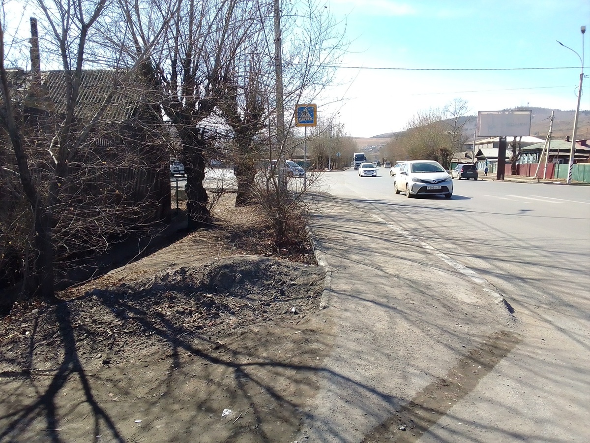 фото Пановой Е.В. дома по ул Ярославского в овраге, ниже дороги у моста реки Ингоды