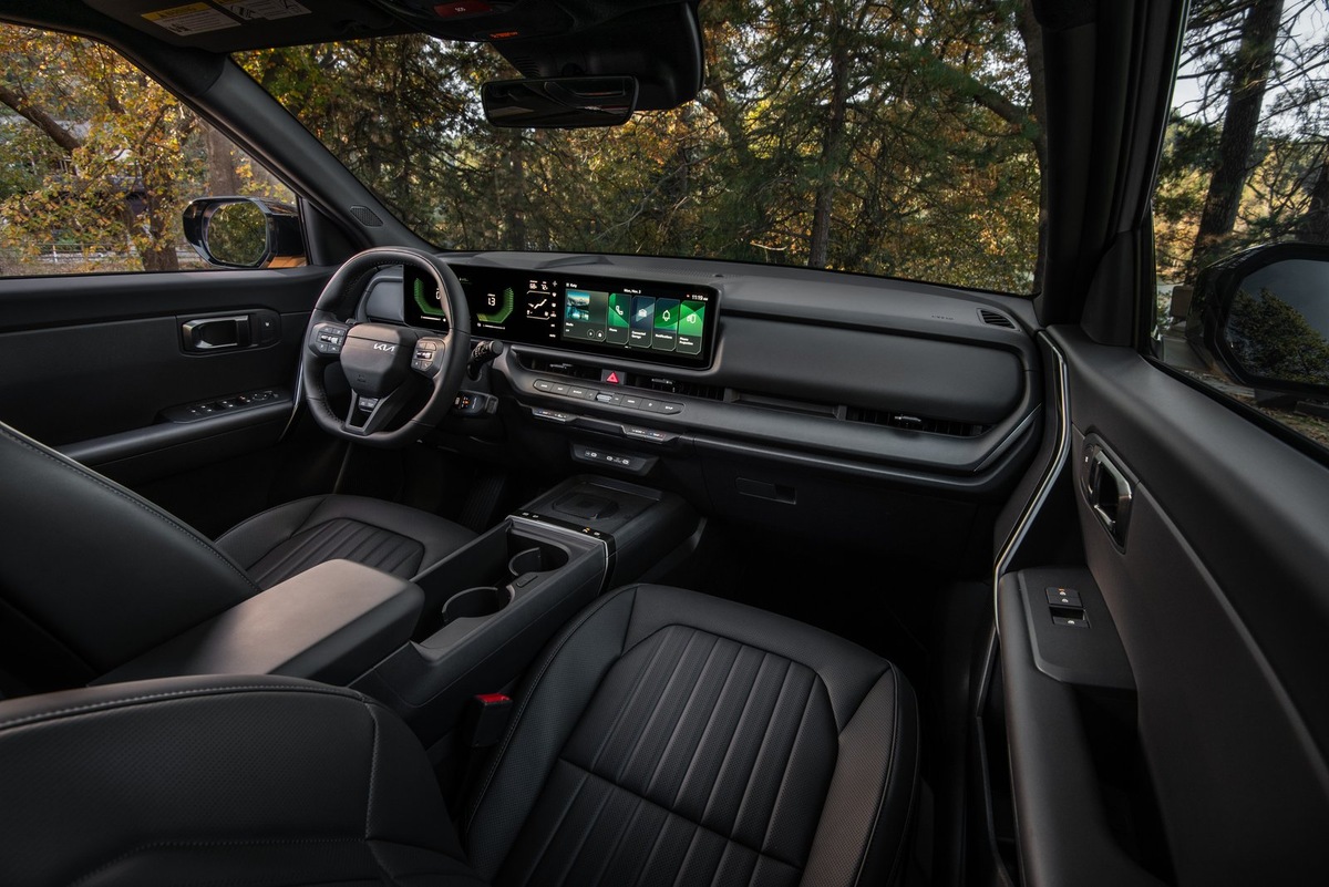    30-дюймовый экран объединяет мультимедийный тачскрин и цифровую приборную панель