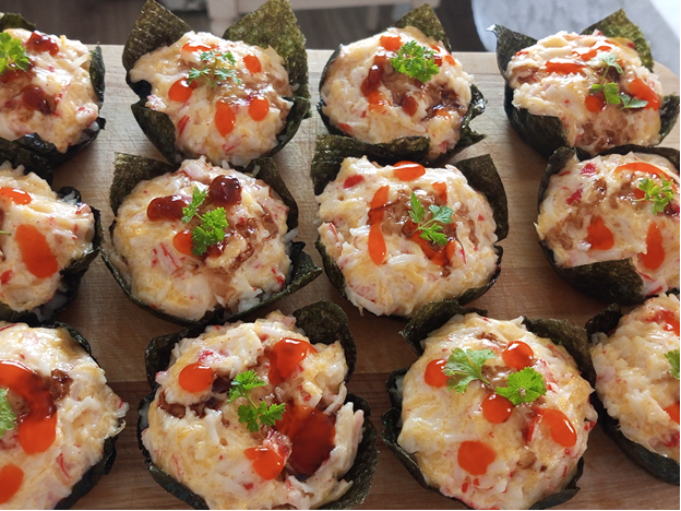 Суши – маффины по-домашнему. Приготовления проще и не придумать. Дети справятся самостоятельно.