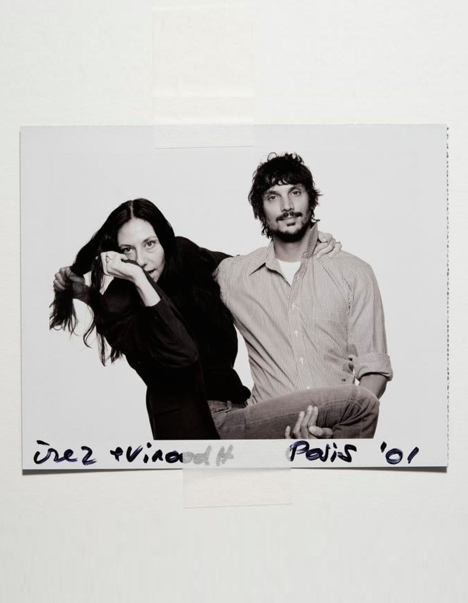    Стиль Елизаветы II и эскизы Ива Сен-Лорана. Фэшн-выставки 2026-го, на которые нужно успеть (фото 1)