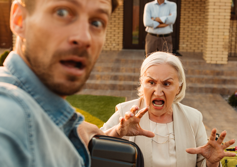 «Дом принадлежит мне, и никакой ремонт этого не изменит» — как тихий Николай Петрович проучил властную жену