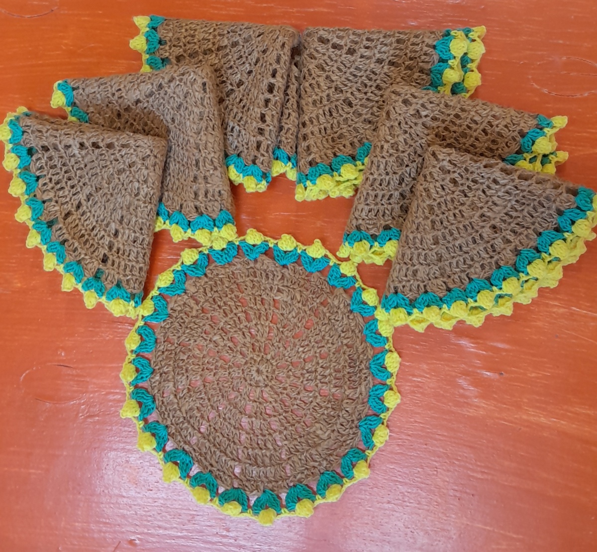 Комплект из джутовых салфеток( 7 шт.), связались для сп-интерьерный. Вместе они весят 166 гр.