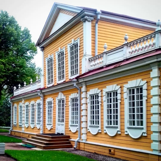 Петровский путевой дворец в Стрельне /фото из личного архива, 2016/